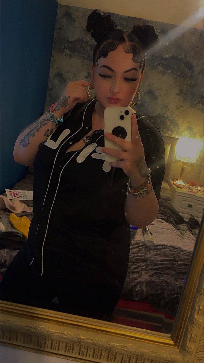 Queengoddessk's tweet photo. Suns out which means your wallets should be too 🥰 you know what to do https://t.co/bEDd1zt0Y0