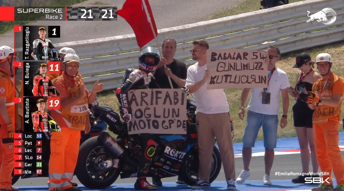 F1Krampon's tweet photo. Toprak Razgatlıoğlu'ndan Babalar Günü’nde duygulandıran kutlama!

🥹 “Arif Abi, oğlun MotoGP’de...” https://t.co/FykocMUdMd