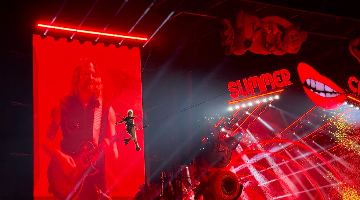 Sjl170's tweet photo. One year on already.
I so need to do it all over again &amp; again. 
🤘🏻💋
#pink #pinklive #summercarnivaltour https://t.co/CkWU6bpIUI