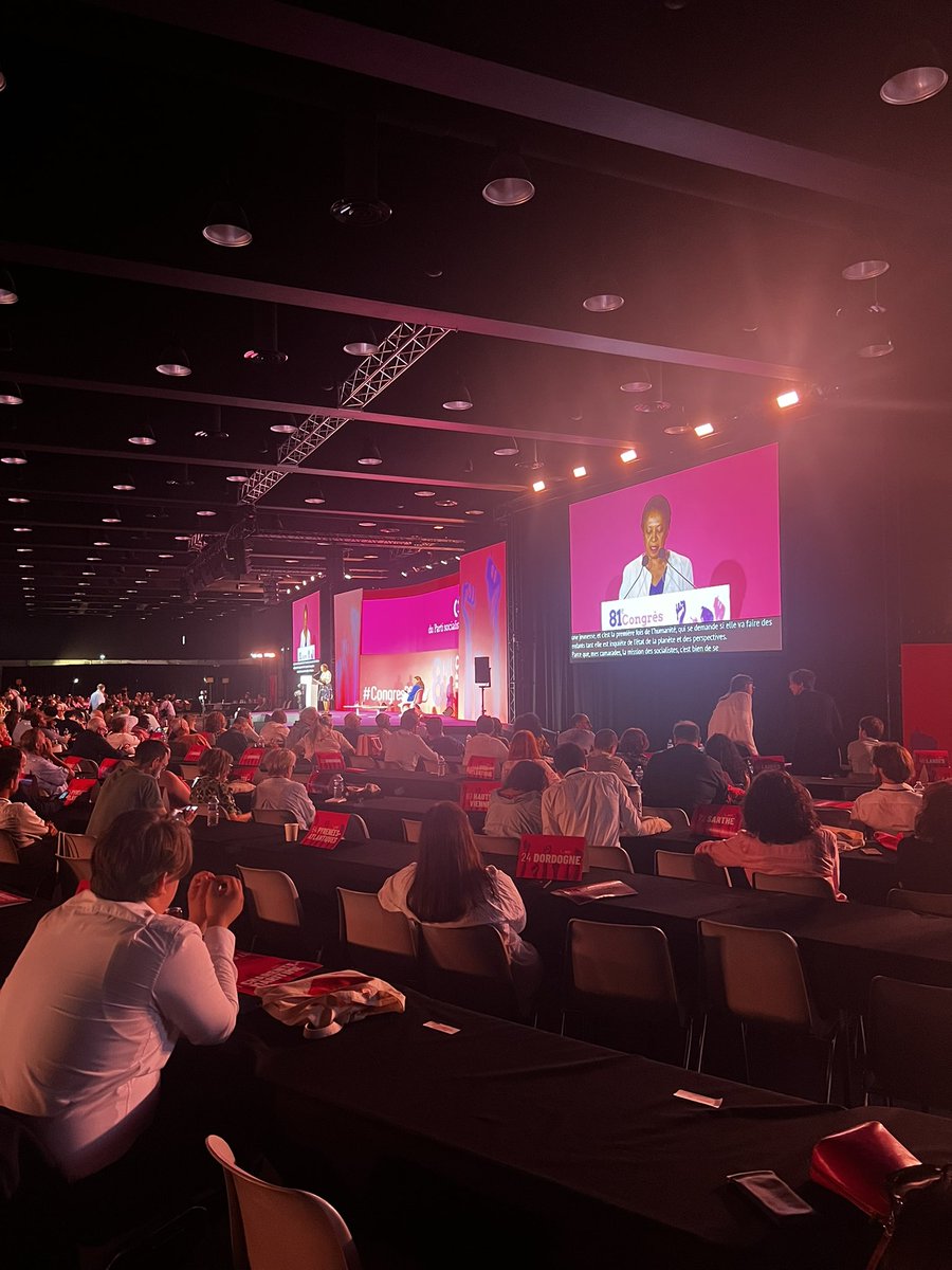 Hélène Geoffroy (@helenegeoffroy) on Twitter photo Avec <a href="/NicolasMayerNMR/">Nicolas Mayer-Rossignol</a>, notre congrès a redonné un espace politique au socialisme-démocratique, aux sociaux démocrates.
Plus de 40% des militants du <a href="/partisocialiste/">Parti socialiste</a> ont dit avec force que cette sensibilité devait exister, elle est aujourd’hui rassemblée au sein de notre famille Avec <a href="/NicolasMayerNMR/">Nicolas Mayer-Rossignol</a>, notre congrès a redonné un espace politique au socialisme-démocratique, aux sociaux démocrates.
Plus de 40% des militants du <a href="/partisocialiste/">Parti socialiste</a> ont dit avec force que cette sensibilité devait exister, elle est aujourd’hui rassemblée au sein de notre famille