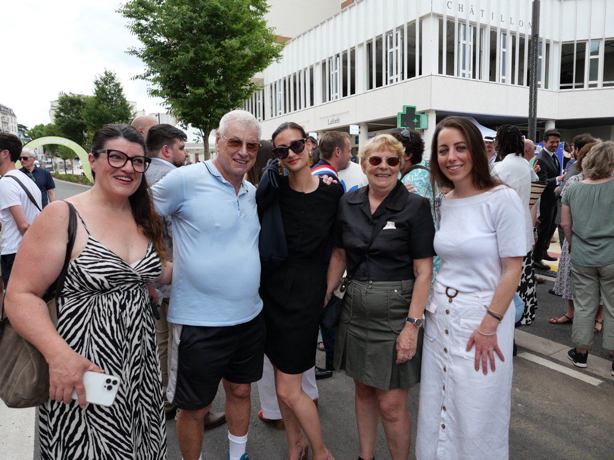 Carole Guillerm (@carole_guillerm) on Twitter photo Hier à #Chatillon nous inaugurions la rue Gabriel Péri, rénovée avec <a href="/vallee_sud/">Vallée Sud - Grand Paris</a>, le soutien des Hauts-de-Seine et de l’Etat.
Merci à <a href="/JD_Berger/">Jean-Didier Berger</a>, Carl Segaud et Madame la Sous-Préfète pour leur présence aux côtés des habitants ! Hier à #Chatillon nous inaugurions la rue Gabriel Péri, rénovée avec <a href="/vallee_sud/">Vallée Sud - Grand Paris</a>, le soutien des Hauts-de-Seine et de l’Etat.
Merci à <a href="/JD_Berger/">Jean-Didier Berger</a>, Carl Segaud et Madame la Sous-Préfète pour leur présence aux côtés des habitants !