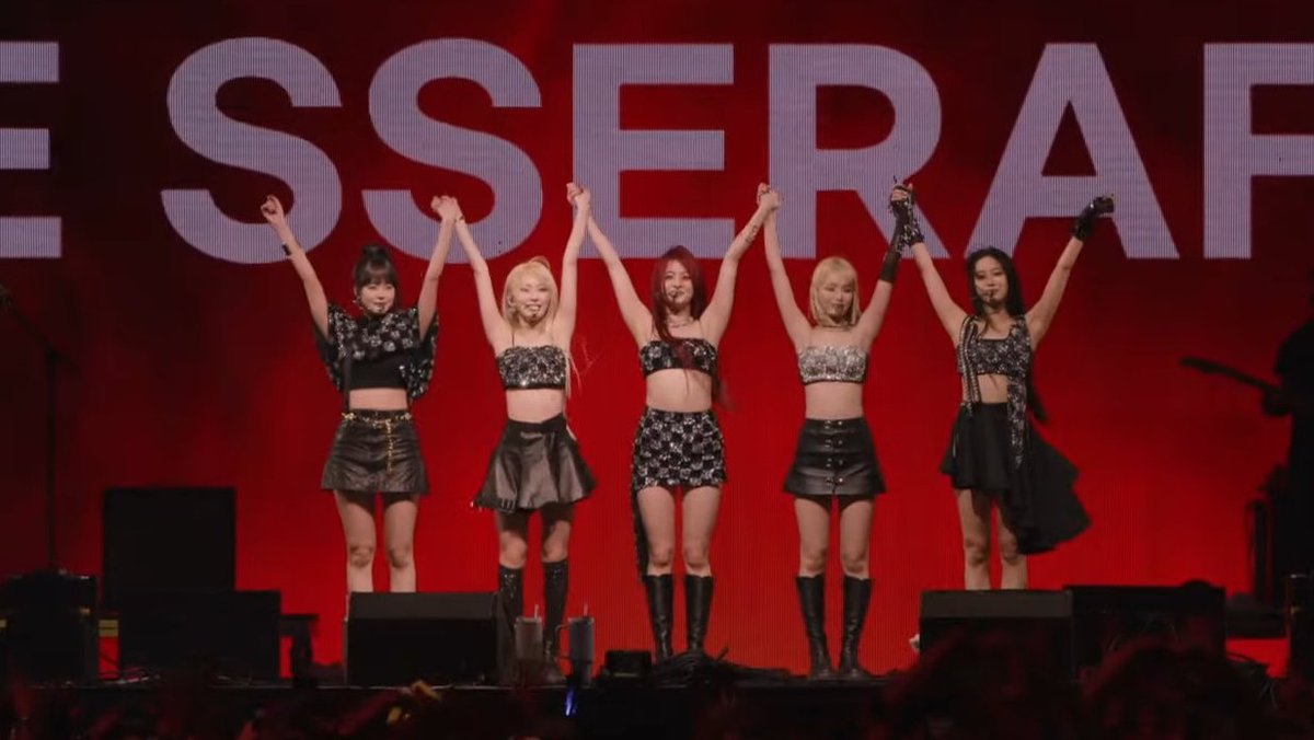 itsabsu's tweet image. i was there when they performed at Coachela

i was there when they perform at VMA

i was there when they win their first Daesang

i am here when they announce their first Tokyo Dome concert 

being a Fearnot is a blessing