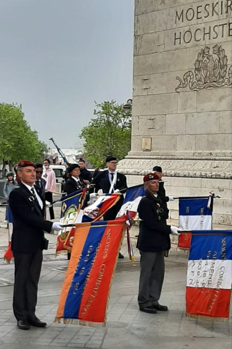 🇦🇲 Այսօր Հայաստանում դրոշի օր է։

Այստեղ՝ Հաղթանակի կամարի մոտ, հայկական դրոշը ծածանվում է ֆրանսիական դրոշի կողքին՝ Փարիզի սրտում և ֆրանսիացի ժողովրդի սրտերում։

#ArmeniaFlagDay