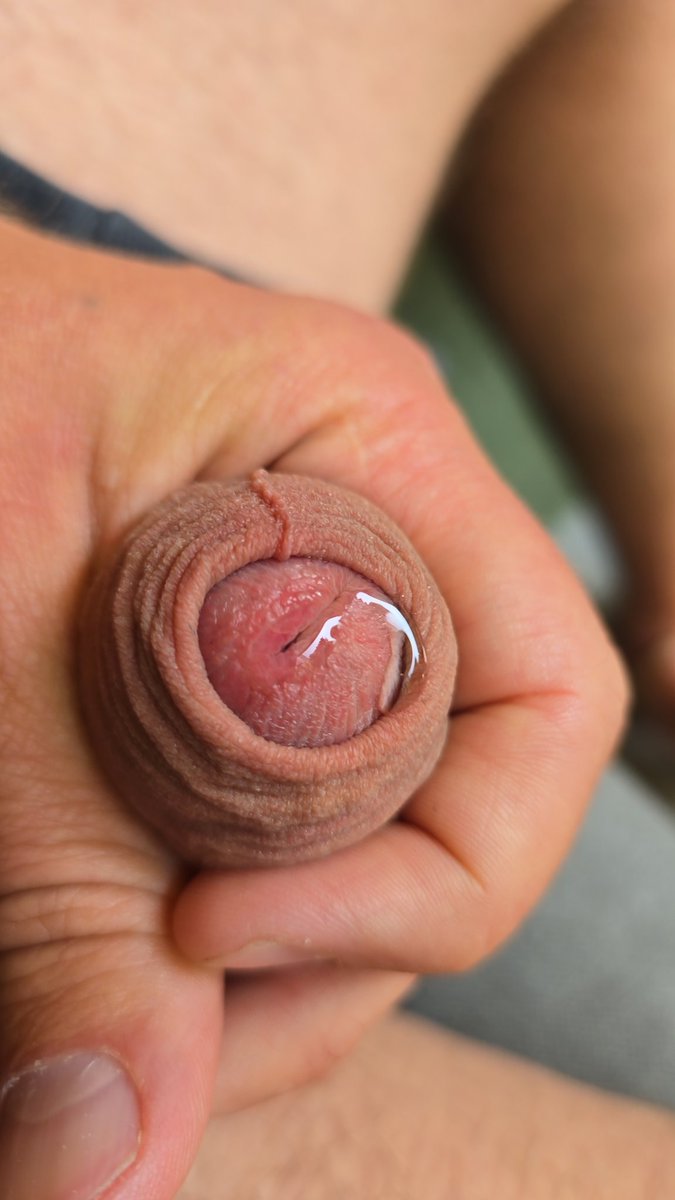 Thanks Boyz for making my 🐓💧
#precum #foreskin #gay #uncut