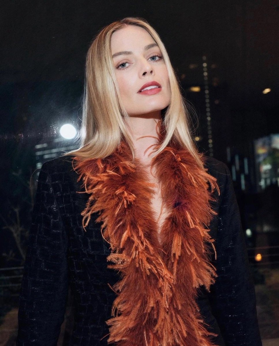 best of margot robbie tweet media