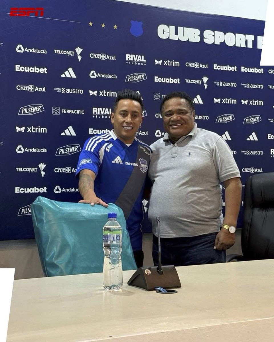 Christian Cueva ya luce los colores de Emelec y se prepara para escribir un nuevo capítulo en su carrera, esta vez en Guayaquil 🇪🇨

🔥 El peruano llegó con ilusión, compromiso y con la número 10 en la espalda.
El “Aladino” quiere brillar en Ecuador y volver a encender su magia.