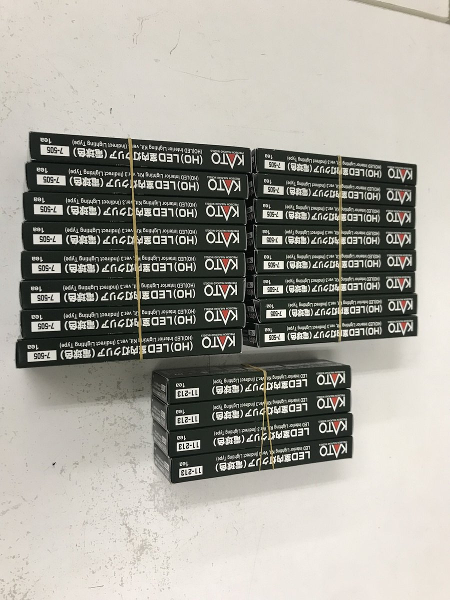 ModellbahnJP's tweet image. 【海を渡った模型達】

KATO製　室内灯

こちらは深圳へ旅立って行きました。

KATO製HOのE5につけられる室内灯を2編成分欲しいとのことで購入してくださいました。
香港、深圳、上海など国外との交流が盛んな都市では欧州型が盛んで、室内灯が付いていることが普通と考えている方が多いようです。