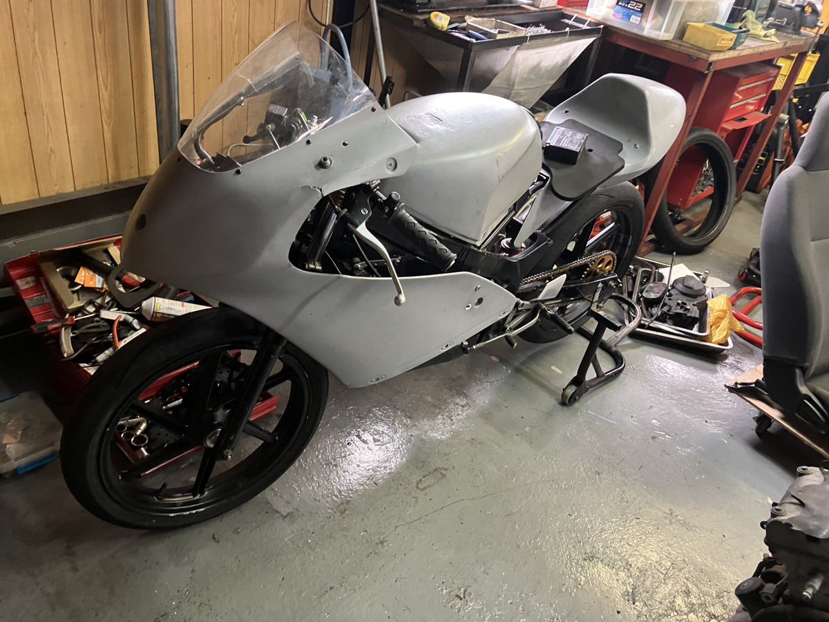 nakazato1990's tweet photo. ※売り！17万！知り合いは下げる！

mh80  
rs125 アッパー　シートカウル
NSR mini  イニシャルアジャスター
カヤバサスペンション
社外トップブリッジ
キャブレター　PWK28+パワーリング
KN企画デジタルタコメーター
イグニッションコイル、ピックアップ、インマニ、フラグキャップ、 https://t.co/o0Gm2CoX3K