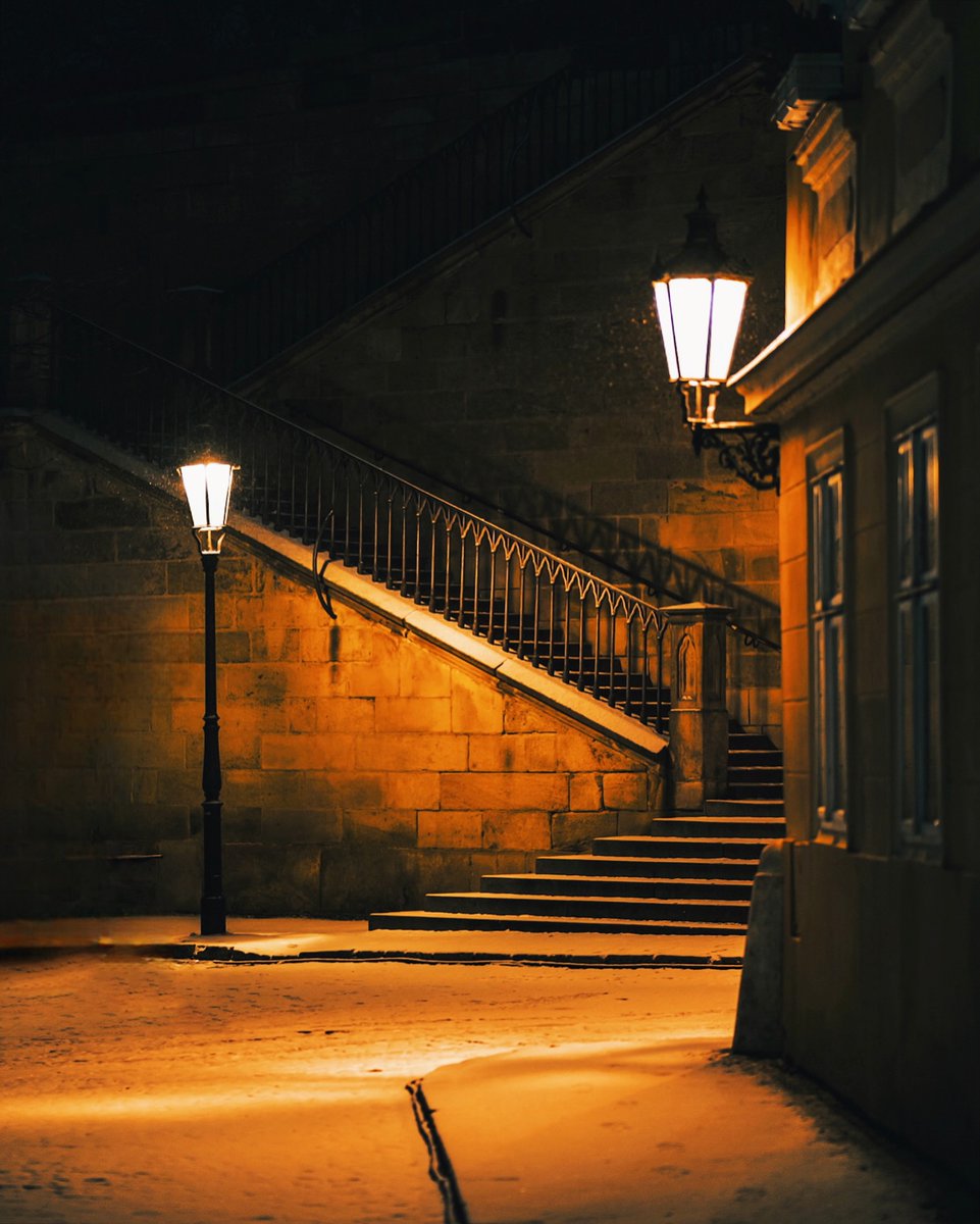 "I'm looking for the
appropriate words
to build spaces of silence."
Anise Koltz 
©Miro Marsik
#Streetphotography 
#Prague
