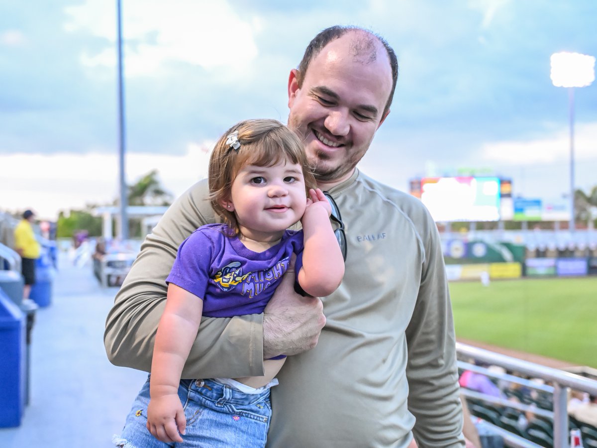 MightyMussels's tweet photo. To the Dads who bring the might AND the mussel—have a happy Father’s Day! 💪💜 https://t.co/70eeiRAYxE