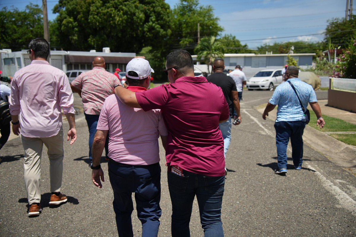 Hoy celebro a la persona que me enseñó con alegría, valores y ejemplo lo que significa ser una buena persona. Gracias por ser una guía y un excelente modelo que siempre busco seguir. ¡Feliz Día de los Padres!