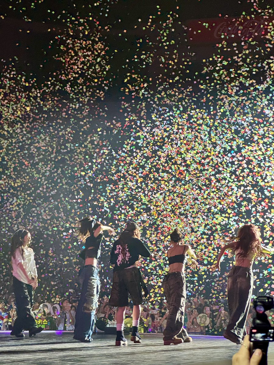 _moonsoulchild_'s tweet image. I was there when they debuted

i was there when they performed at Coachela

i was there when they performed at VMA

i was there when they won their first Daesang

i am here when they announce their first Tokyo Dome concert 

I'm a FEARNOT 

being a FEARNOT is a blessing