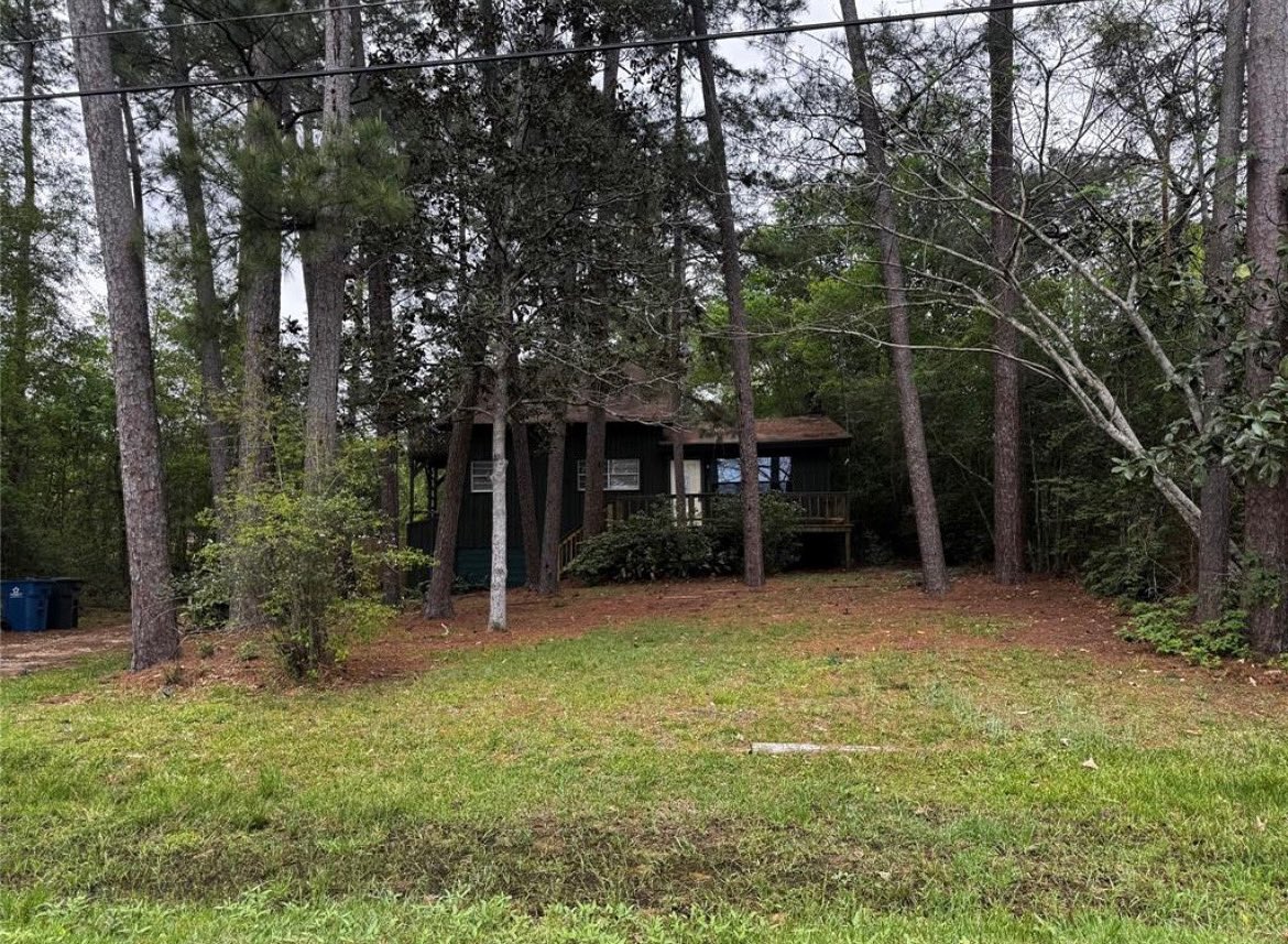 🌊🏡 UNDER CONTRACT on the CUTEST house by the lake! 🏡
This one is extra special — my amazing clients are officially under contract after a 2yr journey of searching, working with four different Realtors, three different lenders, and riding the emotional rollercoaster before me.