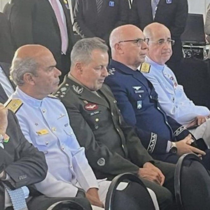 marcosl67197897's tweet photo. Militares alertam para risco das Forças Armadas entrarem em estado VEGETATIVO após cortes de investimento do Governo. Acho que eles quiseram dizer COMA FINANCEIRO, porque vegetando eles já estao faz tempo. https://t.co/jtc1PjBSY3