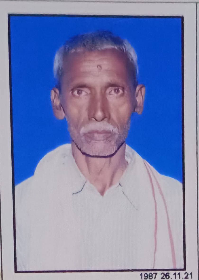 PalVishwnathbsp's tweet photo. उत्तरप्रदेश में जंगलराज कायम है कानून व्यवस्था बेहाल है।

जनपद प्रयागराज थाना नवाबगंज ग्राम मुबारक पुर उपहार निवासी हमारे पाल समाज के बुजुर्ग श्री मुंशी लाल पाल जी पर पिछले दिनों बदमाशों द्वारा जानलेवा हमला किया गया गया था जिससे उन्हें सर पर गंभीर चोट आई थी आज स्वरूप रानी हॉस्पिट में उनकी मृत्यु हो गई।

शासन प्रशासन से मेरी मांग है कि अपराधियों को कठोर दंड एवं पीड़ित परिवार को आर्थिक मदद की जाए।