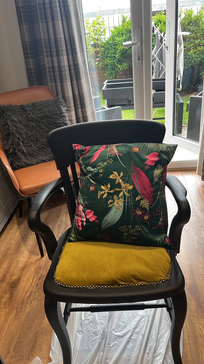 I’m not at all arty or crafty but I had a go an an up cycling project and while it’s far from perfect I’m quite proud of myself.