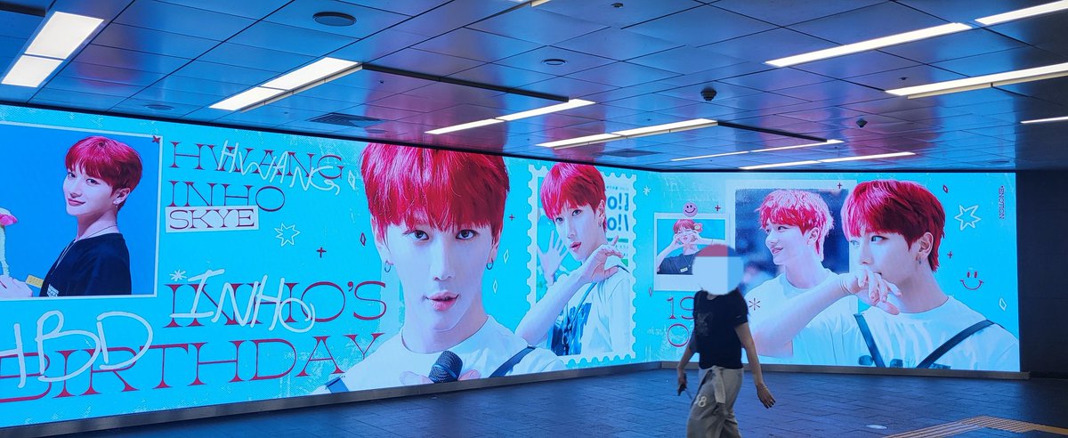 울 도하랑 재미니 xd 홍대입구역 광고 찍고 지나가는 길에 음 인호 닮았는데...1 2 3 인호네??ㅋㅋㅋ

생일 축하해 인호야
#인호 #황인호 #SKYE