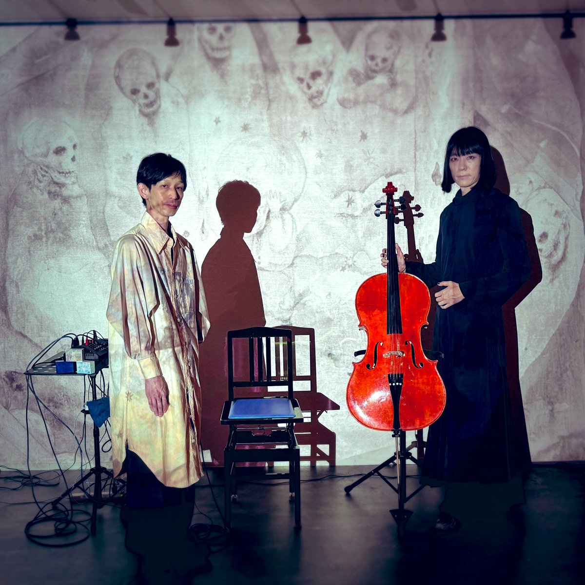 青く、永く　第四輪

東京公演ありがとうございました☽大阪も入れると全四回、思い出に残る時間になりました。来ていただいた皆様にとってもそうだと嬉しいです。

絵画はとてもプライベートなメディアで、つい自分も普段しない話もしてしまいましたがそれも含めて！楽しんでいただければ…