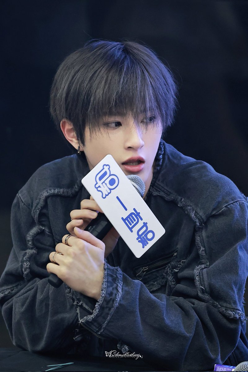 leeouyrin's tweet photo. @leouyiin @ditaakr @_charmgirl1005 @XODIACITY @xodiactsing @serojaria @raweewiit /mengambil mic dari kembaran saya @.leouyiin dan melihat seluruh tamu yang hadir/ di malam yang sangat berkesan bagi saya ini, saya ingin mengucapkan terima kasih untuk seluruh tamu undangan yang telah hadir dan crew yang telah -c- https://t.co/VWAZaogkaK