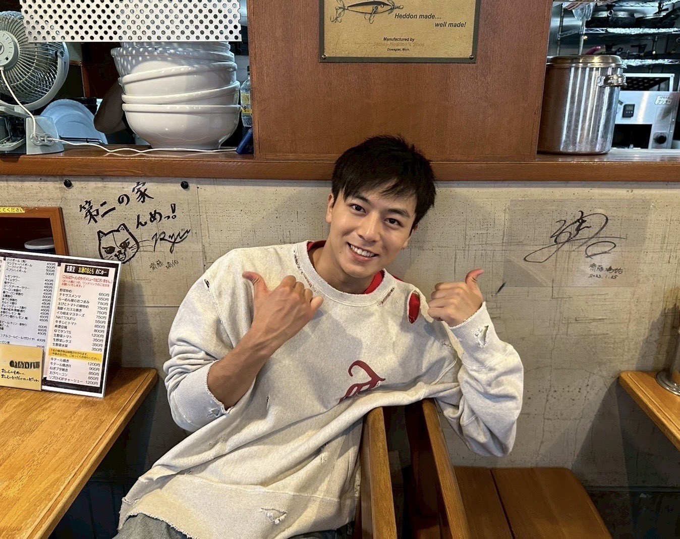 齋藤璃佑 写真集サイン入り 秋田限定ステッカー3種コンプ サイン入り 齋藤璃佑 写真集サイン入り 秋田限定ステッカー3種コンプ サイン