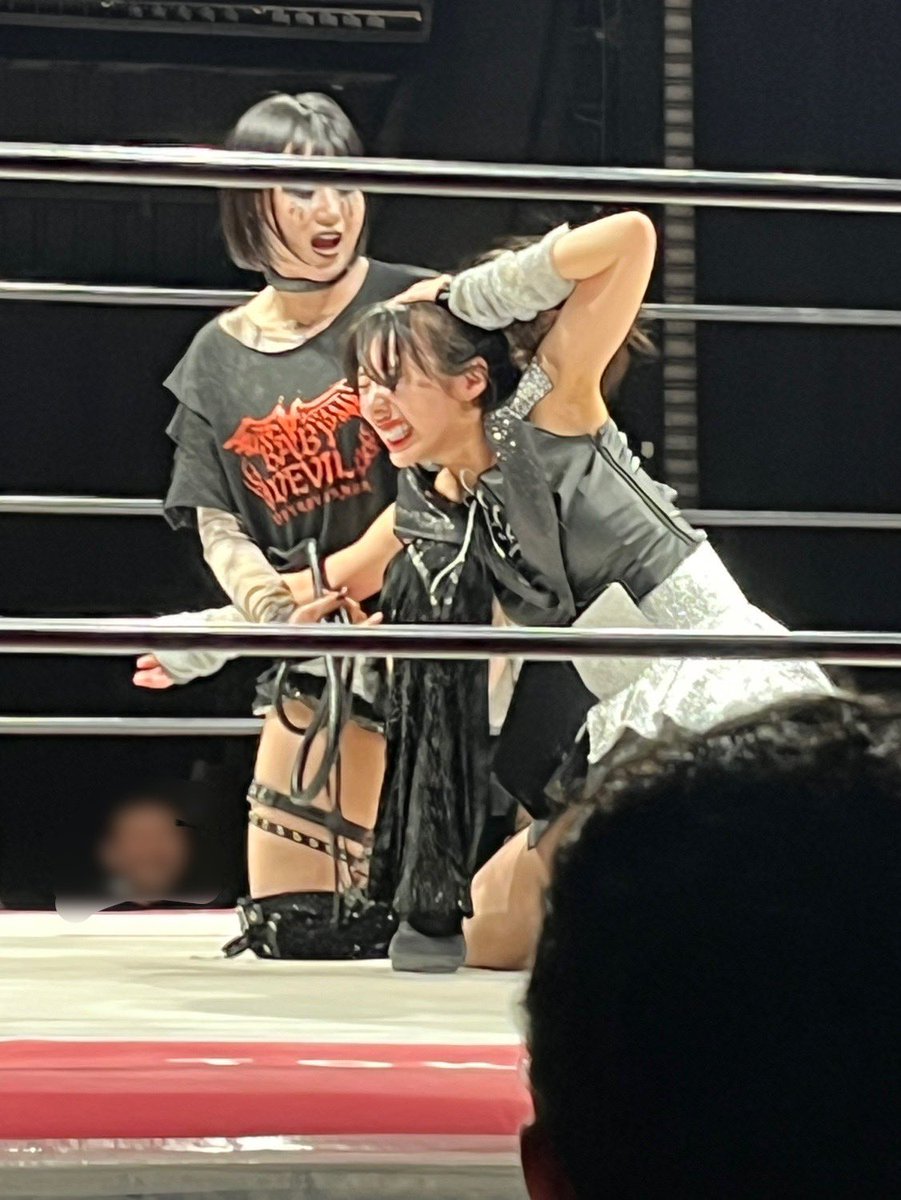 ma_ma_masayan's tweet photo. 2025.6.14難波小百合の夢をかなえたろかスペシャル新木場大会
RIKADEVILさんにラフファイトを受ける難波さん。RIKADEVILさん初めて見ましたね？？ #tjpw #RIKADEVIL #難波小百合 https://t.co/qZqovVcWx3