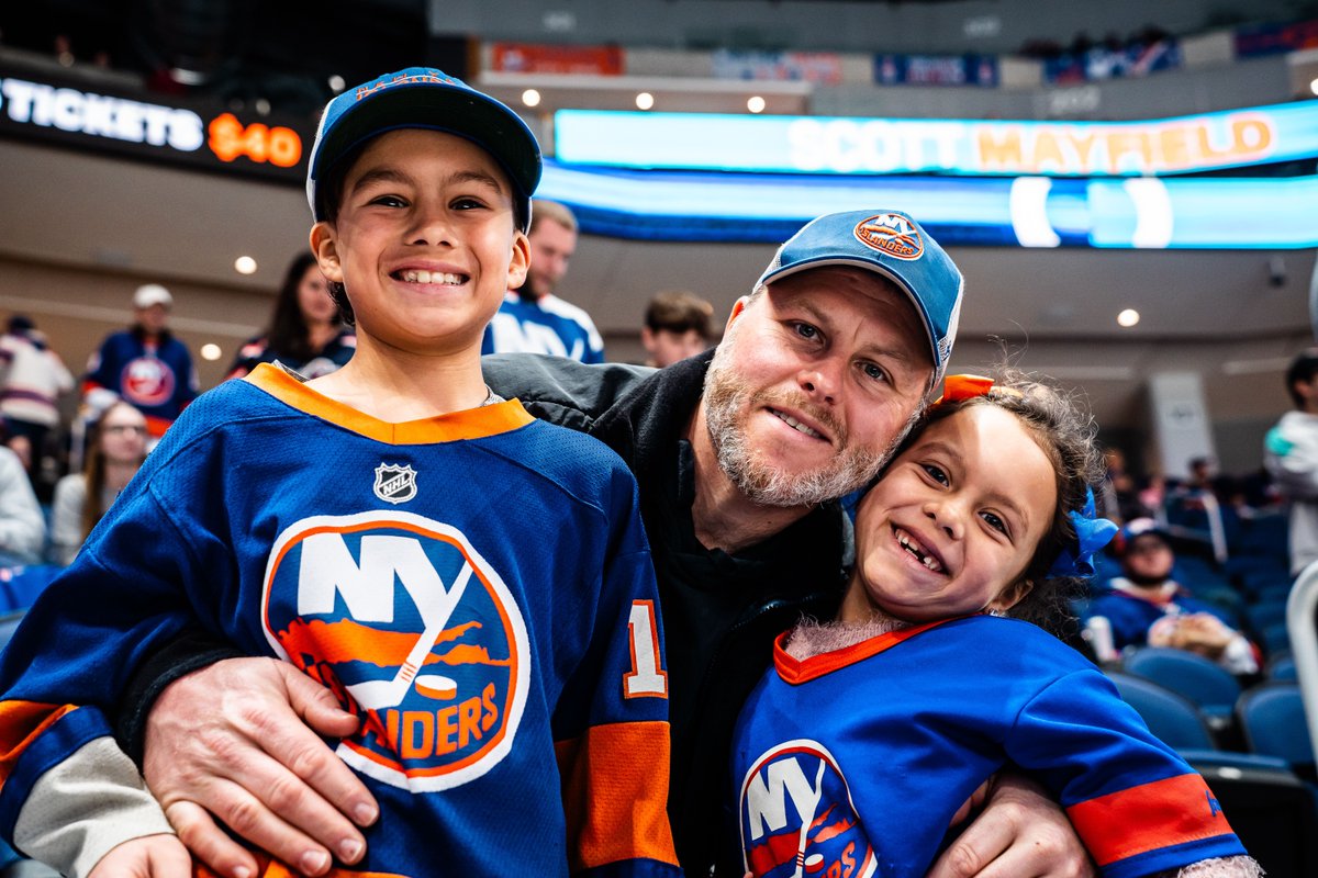 Wishing all the dads in #IslesNation a Happy Father's Day! 💙🧡