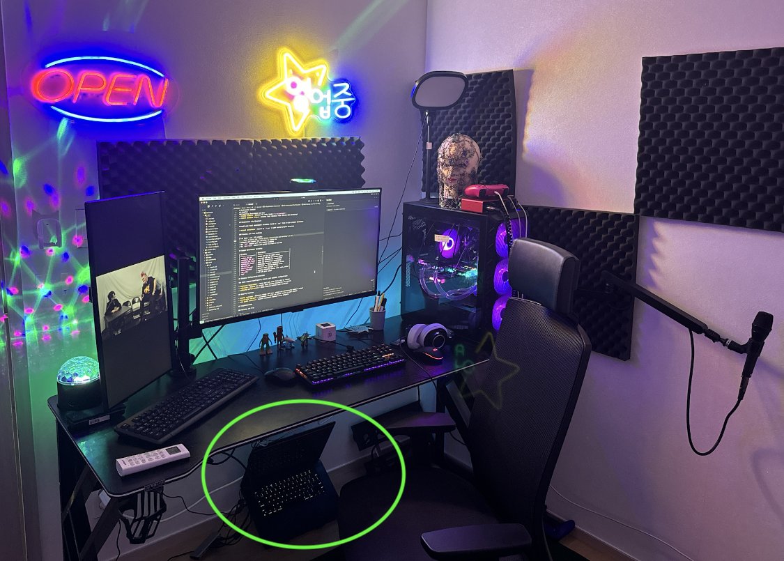 TLDR; increased my typing speed from 90 WPM to 190+ WPM by training my feet to type.

yes, with my toes

i now have one of the fastest practical typing setups for programming I’ve ever used.

here’s how a stupid desk setup changed everything 🧵