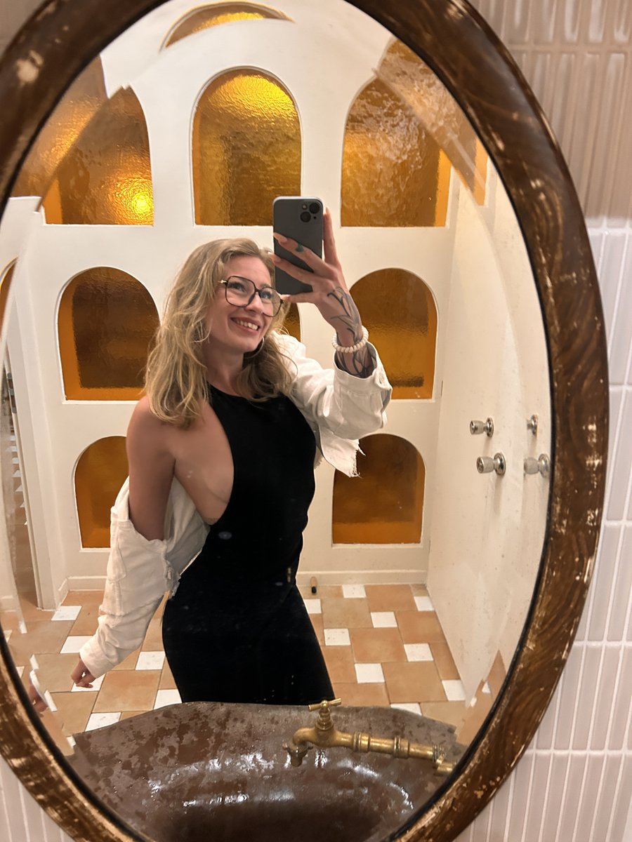 wllce_emma's tweet photo. Blonde, 31 ans, célibataire.
Je ne suis pas parfaite, mais j’aime être réelle.
Je n’ai pas de place pour les faux-semblants dans ma vie.
Je suis une femme qui sait ce qu’elle veut…
Et je n’ai pas peur de le dire. 😏
Alors, dis-moi, es-tu prêt à relever le défi ? https://t.co/TDMw7eg7AE