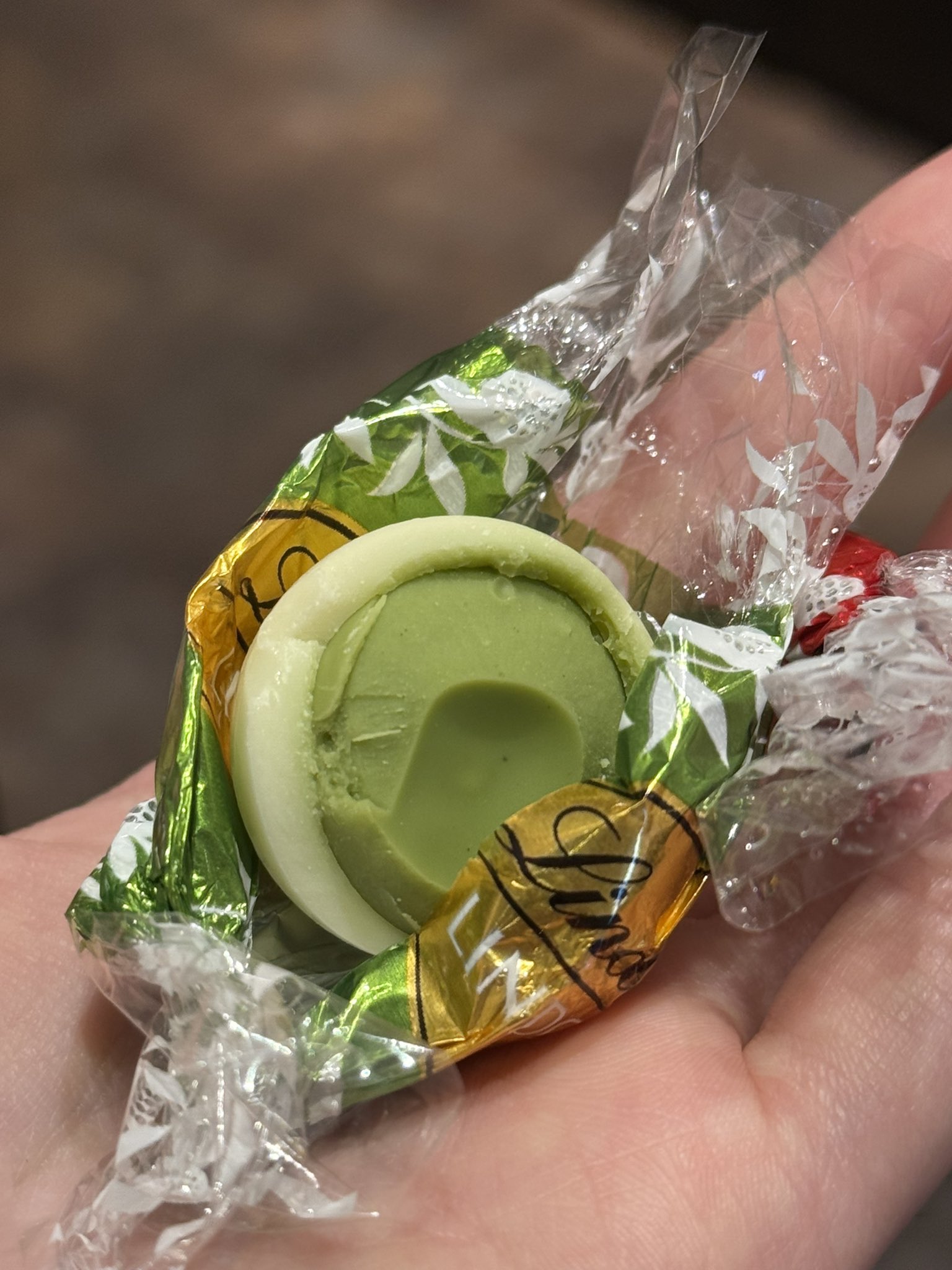 Amazon.com : Lindt Lindor Milk White Chocolate Truffles