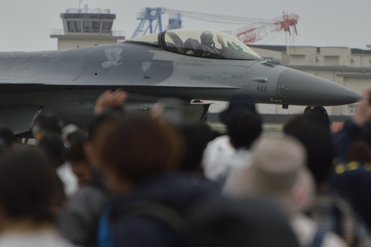 honokarin990105's tweet image. いよいよ解散か…
自分は23年にこの世界にハマったから正直見れた回数はそんなに多くないけど
でも自分が初めて飛んでる戦闘機を見たのが16デモチームの飛行やったからめちゃくちゃ印象に残ってるんよな…
思い出は他の人たちよりは少ないけど凄くいい思い出ばかり^^
#PACAFViperDEMO
#F16デモチーム