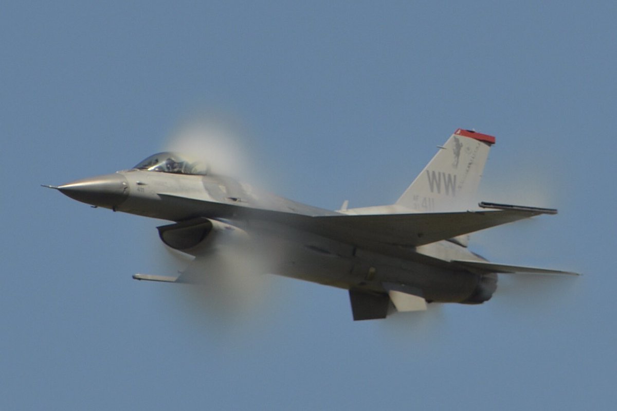 honokarin990105's tweet image. いよいよ解散か…
自分は23年にこの世界にハマったから正直見れた回数はそんなに多くないけど
でも自分が初めて飛んでる戦闘機を見たのが16デモチームの飛行やったからめちゃくちゃ印象に残ってるんよな…
思い出は他の人たちよりは少ないけど凄くいい思い出ばかり^^
#PACAFViperDEMO
#F16デモチーム