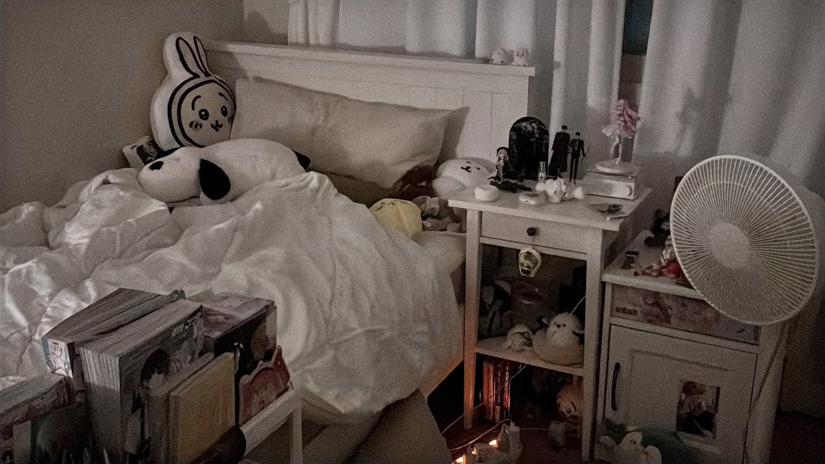 liyeem_'s tweet image. 더워졌으니까 방에만 있겠어요