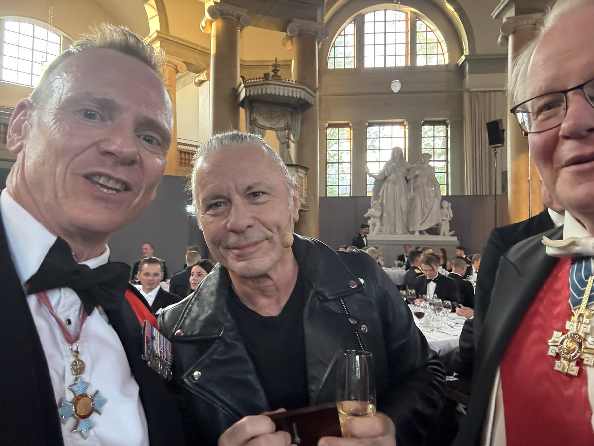 Many congrats  to <a href="/USArmy/">U.S. Army</a> for
their 250th anniversary (&amp; of freedom from the oppressor…) &amp; to our fantastic ally  <a href="/Forsvarsmakten/">Försvarsmakten</a> for their 502nd! Brilliantly celebrated with Bruce Dickinson joining for dinner from the Iron Maiden tour in Stockholm. Quite a night!! <a href="/BritishArmy/">British Army 🇬🇧</a>