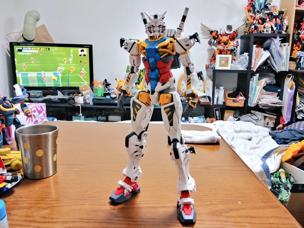 限界突破の赤いガンダムを可動＋白いガンダムに改造した。後から白い