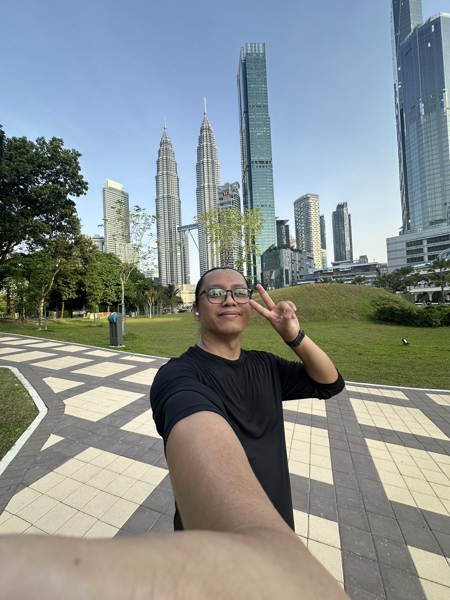 azharmajidd's tweet photo. 🏃 https://t.co/OV76PjnkqG