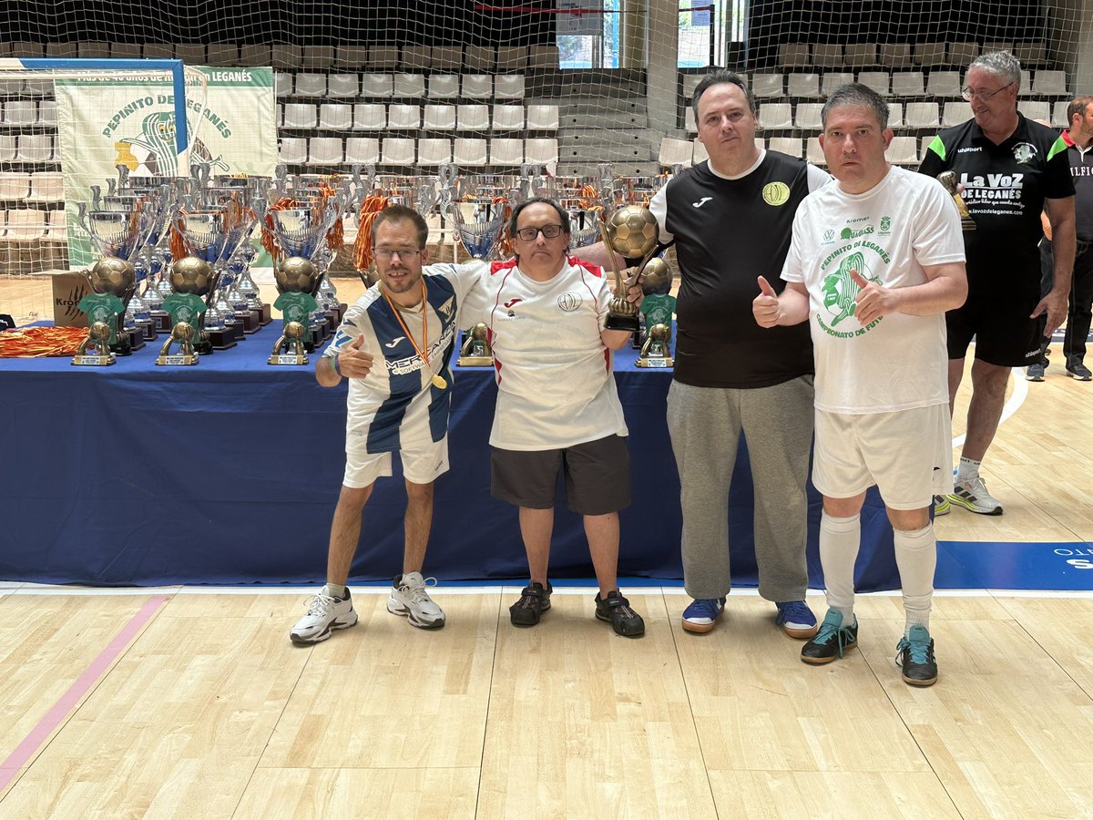 Ayuntamiento de Leganés (@aytoleganes) on Twitter photo 🥒⚽️ Clausura del <a href="/PepinitoLeganes/">El Pepinito de Leganés</a>, el torneo aficionado más antiguo de España, que este año se ha disputado en la modalidad de fútbol sala
🏆 Hoy se celebrado la entrega de trofeos de un evento deportivo que ha reunido a 79 equipos de 40 clubes y más de 1.000 participantes en 🥒⚽️ Clausura del <a href="/PepinitoLeganes/">El Pepinito de Leganés</a>, el torneo aficionado más antiguo de España, que este año se ha disputado en la modalidad de fútbol sala
🏆 Hoy se celebrado la entrega de trofeos de un evento deportivo que ha reunido a 79 equipos de 40 clubes y más de 1.000 participantes en