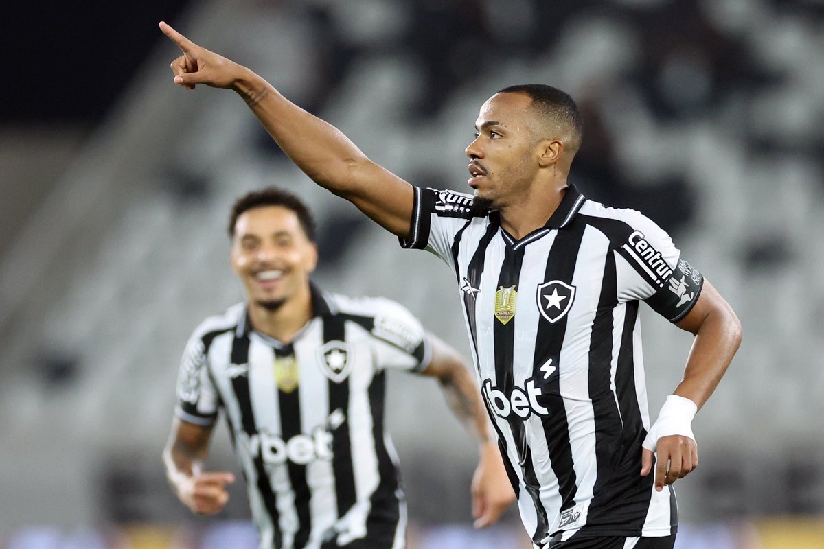 A melhor dupla de volantes do Brasil tá na tela pra avisar que HOJE TEM FOGÃO NA COPA DO MUNDO DE CLUBES! 🔥⚽️

#VamosBOTAFOGO #FIFACWC #FCWC #TakeItToTheWorld 

📸 Vítor Silva/ BFR