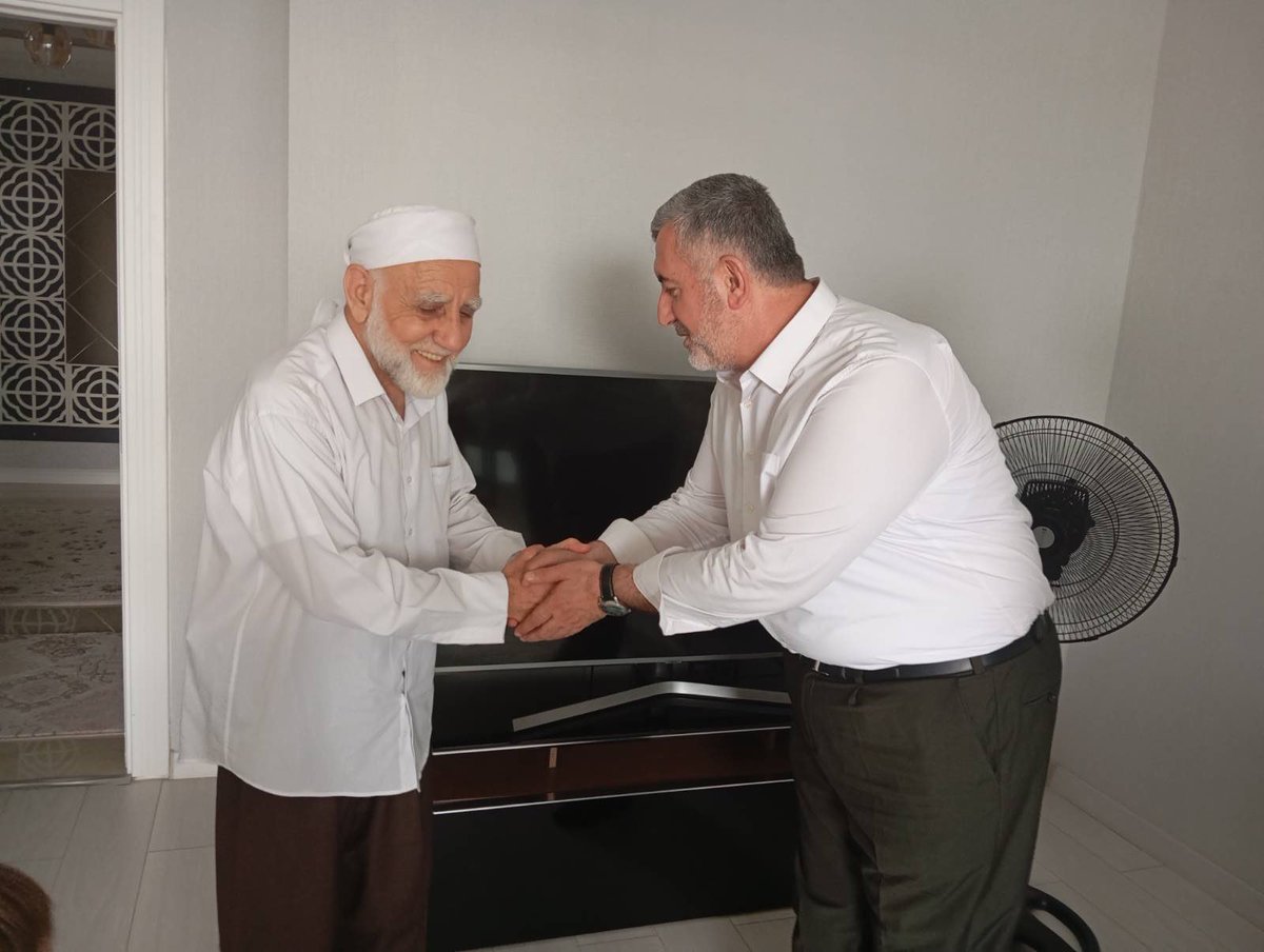 İl Başkanımız Zeynul Abidin Gülsever, aile ziyaretleri kapsamında Akın ailesine misafir oldu.