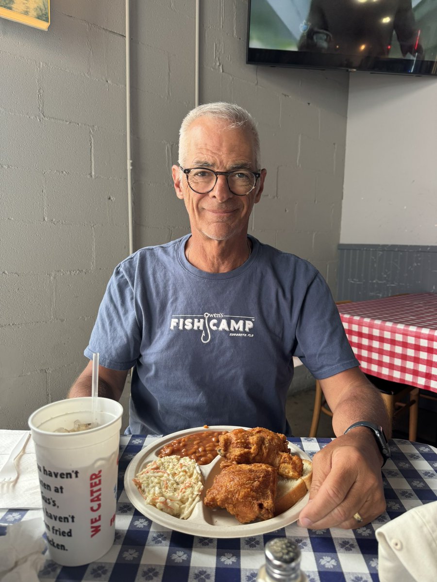 mkbobillo235's tweet photo. Happy Father’s Day to the best travel buddy and dad there is! An extra special day because it’s my parent’s 40th anniversary - I love you guys 💛 https://t.co/0Vav0GhDLh