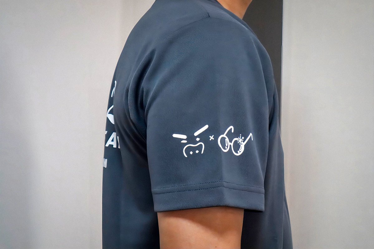 そして！！！
ベーシックTシャツ通常販売決定！
ガンメタル×ホワイトロゴ
右腕には可愛いイラストが💕

数量限定になりますのでお早めに☺️
x.gd/JEAHf

#TEAMけんけん #JRR 
#st600 #長尾健吾