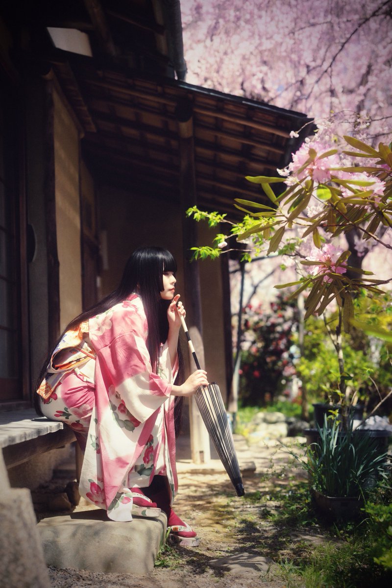 縁側で待つ、

Photo：ヒロシさん <a href="/hirosi_ppp/">ヒロシ</a> 

奥に満開の桜が素晴らしかった🌸