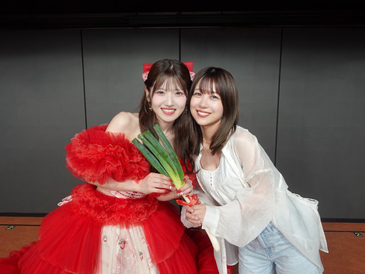 ayana18_48's tweet photo. ねぎの差し入れできたよ！
卒業おめでとう。
そしてお疲れ様🍎🌸 https://t.co/8hKUSNHkIP