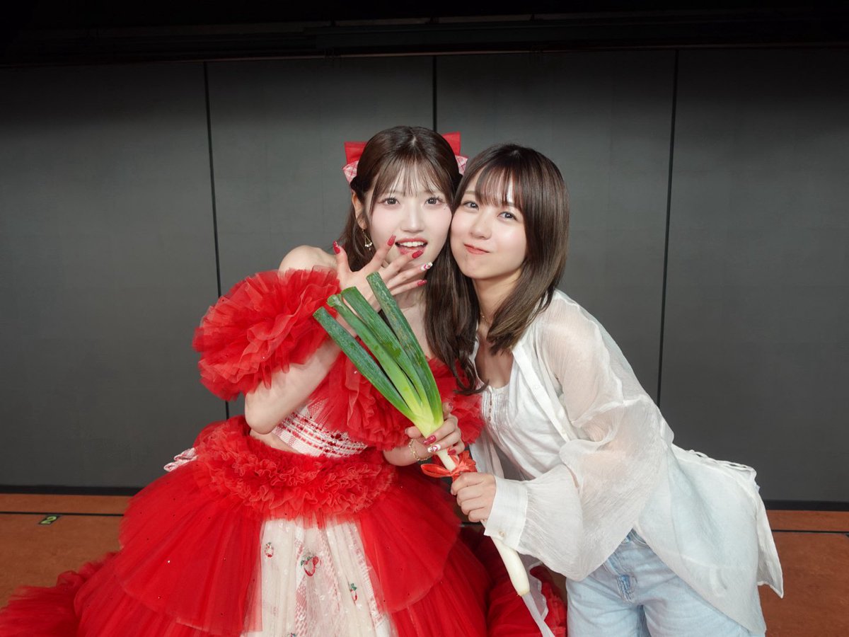 ayana18_48's tweet photo. ねぎの差し入れできたよ！
卒業おめでとう。
そしてお疲れ様🍎🌸 https://t.co/8hKUSNHkIP