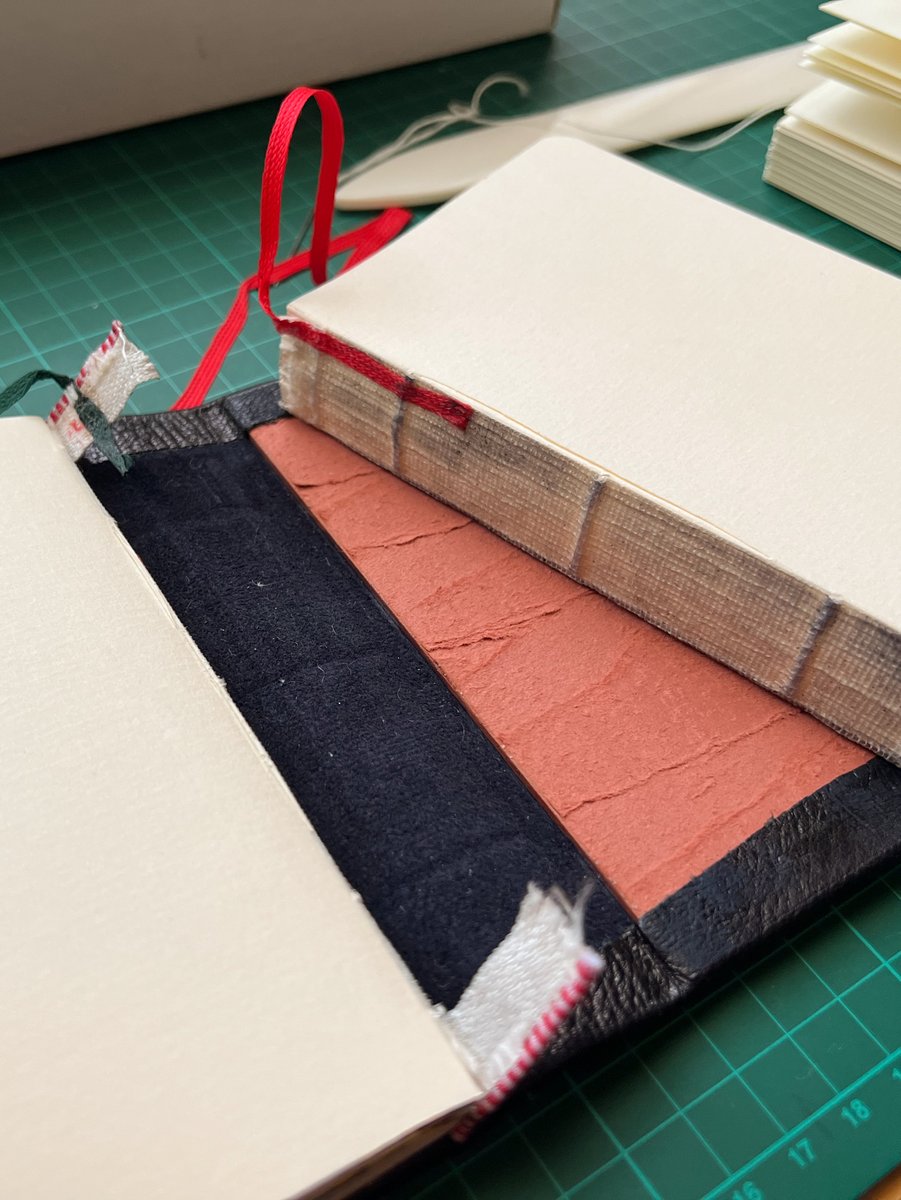 First time using Midori MD Notebook Thick paper. Looks good! I prefer more creamy color and texture, but let's see.