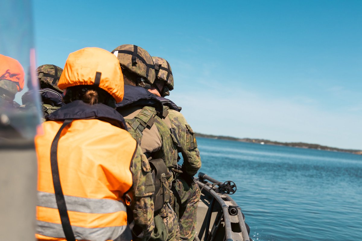 ”Ammunnan kovapanosvaihe alkaa! Kypärät päähän, suojatkaa kuulonne.” 💥

Viikonlopun aikana Syndalenin ampumaharjoituksessa kadetit ovat päässeet tositoimiin antaessaan ensimmäisiä johtajasuorituksia partion taisteluammunnoissa.

#syndalen #mpkkfi #kadetit #upseeriksi