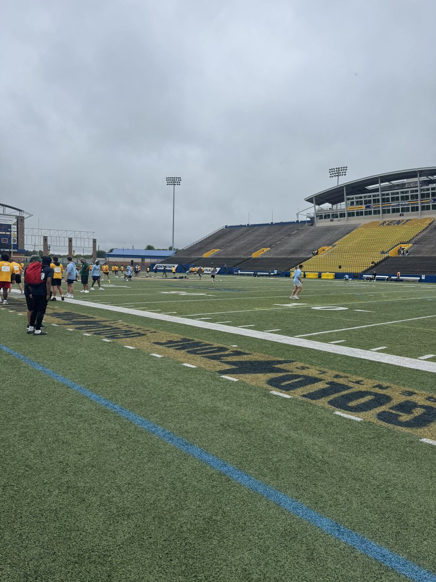 caedenbennett11's tweet image. Had a great day at the @KentStFootball Mega Camp! Thank you for all the coaches that took the time to talk to me and coach me! @coach_elderm @_CoachBryant @EaglesLifting @CoachGTurnbaugh @CoachBennettW @rex_rover @CoachCPatt @noahcaffelle
@CoachJHamilton_ @CoachMacCarruth