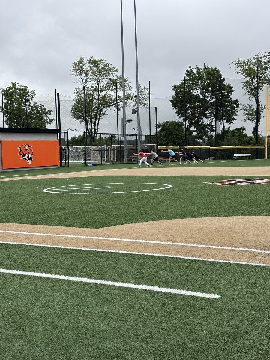 jjmann020's tweet photo. Happy Father’s Day. Out here with the 13’s getting more work in. There’s no such thing as too much! 🐅 https://t.co/hvCF1eKGR0
