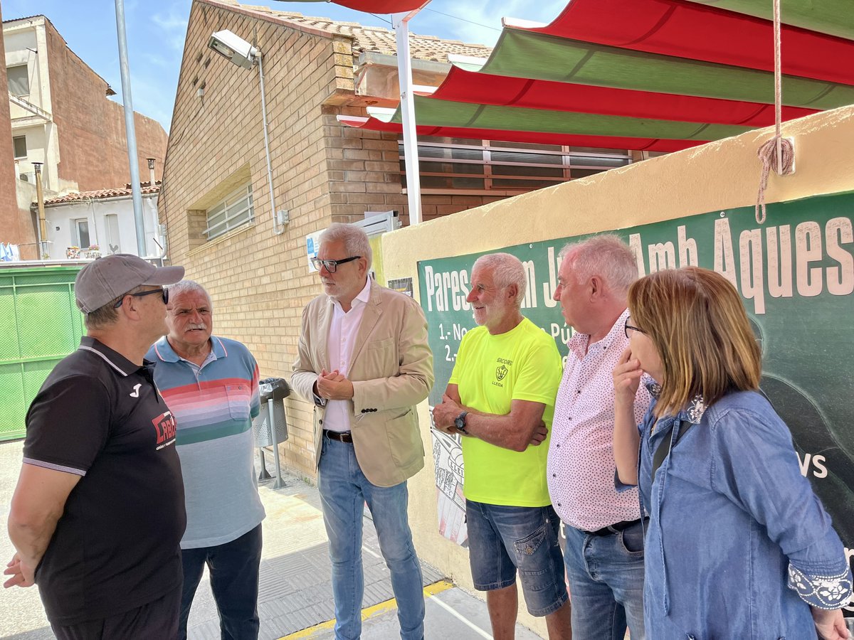 Ajuntament de Lleida (@paerialleida) on Twitter photo L'<a href="/unioesbordeta/">Unió Esportiva Bordeta</a> celebra per segon any consecutiu el Torneig de Veteranes "Bartolomé Ayora" amb la col·laboració de la Paeria🏆⚽️
👉Enguany s'hi han incorporat l'<a href="/AtleticSegre/">Atlètic Segre</a> i <a href="/FIF_Lleida/">FIFLleida</a>
➡️ <a href="/flarrosa/">Fèlix Larrosa</a> i <a href="/jacquiver/">Jackson Quiñonez</a> han entregat els trofeus a les guanyadores
<a href="/esports_lleida/">Esports Lleida</a> L'<a href="/unioesbordeta/">Unió Esportiva Bordeta</a> celebra per segon any consecutiu el Torneig de Veteranes "Bartolomé Ayora" amb la col·laboració de la Paeria🏆⚽️
👉Enguany s'hi han incorporat l'<a href="/AtleticSegre/">Atlètic Segre</a> i <a href="/FIF_Lleida/">FIFLleida</a>
➡️ <a href="/flarrosa/">Fèlix Larrosa</a> i <a href="/jacquiver/">Jackson Quiñonez</a> han entregat els trofeus a les guanyadores
<a href="/esports_lleida/">Esports Lleida</a>