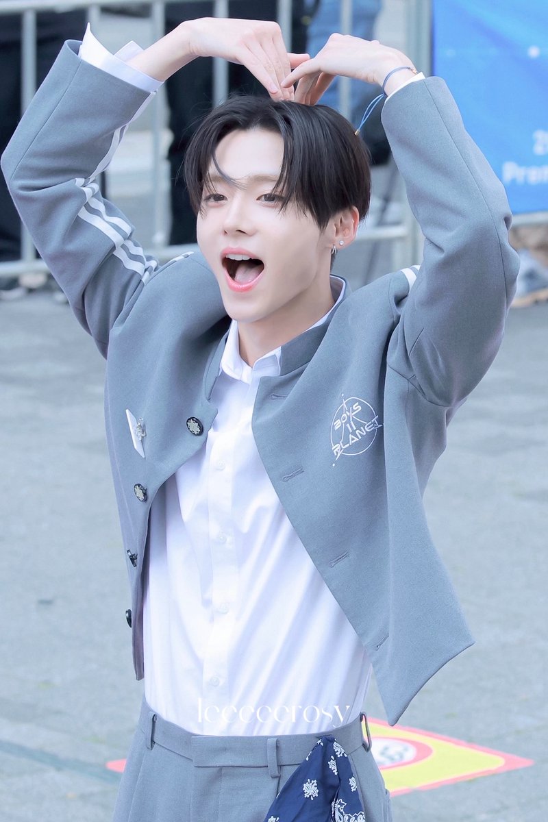 leeeeerosy's tweet photo. 250614 

팬만 보면 하트 못참이 ฅᐢ..ᐢ₎♡

#BOYS2PLANET #보이즈2플래닛
#이상원 #LEESANGWON https://t.co/zrfkhGcfVH