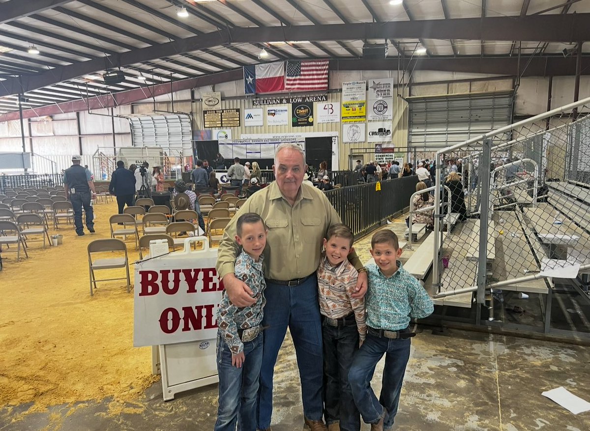 m_authier's tweet image. . 

I’m blessed by my Dad, Ken Authier, who instilled in me early on important values like faith, hard work, and doing what’s right when nobody is looking. He wasn’t one to preach on these things, but he woke up every day, put on his uniform, and lived it.

Happy Father’s Day!!